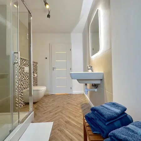 Lejlighed Gdynia Apartment- Tranquil Retreat, 15 Minutes To The Sea & Gdansk Center