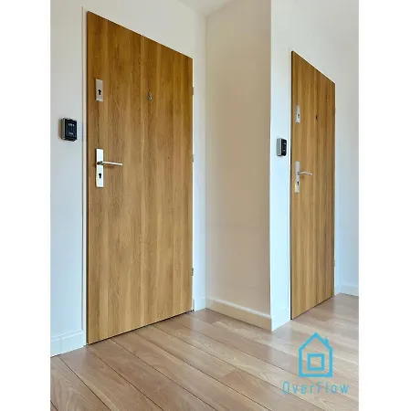 Gdynia Apartment- Tranquil Retreat, 15 Minutes To The Sea & Gdansk Center