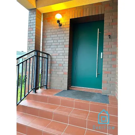 Gdynia Apartment- Tranquil Retreat, 15 Minutes To The Sea & Gdansk Center Apartment