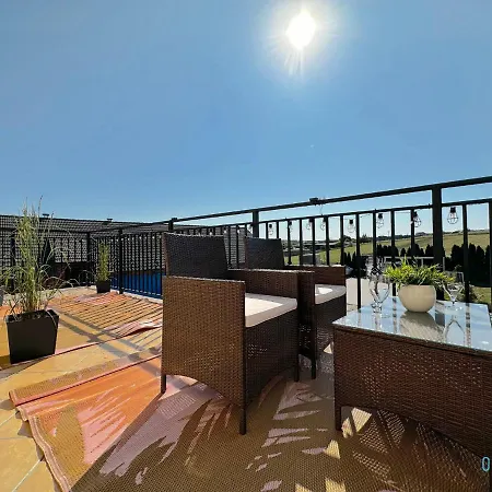 Gdynia Apartment- Tranquil Retreat, 15 Minutes To The Sea & Gdansk Center Apartment Borkowo (Gdansk)