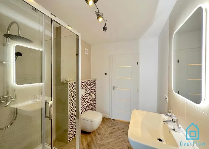 Gdynia Apartment- Tranquil Retreat, 15 Minutes To The Sea & Gdansk Center *