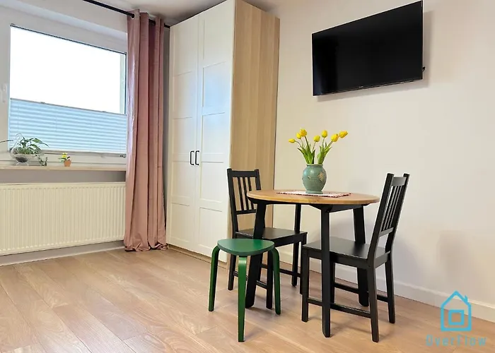 Gdynia Apartment- Tranquil Retreat, 15 Minutes To The Sea & Gdansk Center