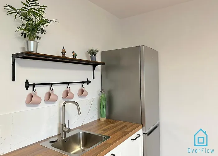 Gdynia Apartment- Tranquil Retreat, 15 Minutes To The Sea & Gdansk Center 公寓 *