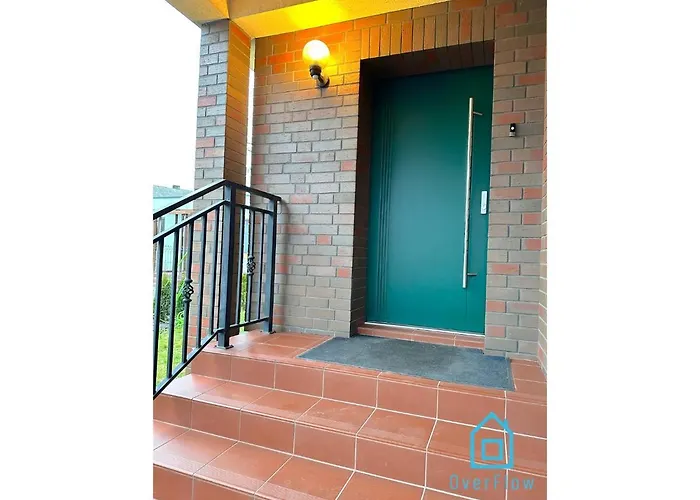 Gdynia Apartment- Tranquil Retreat, 15 Minutes To The Sea & Gdansk Center 公寓