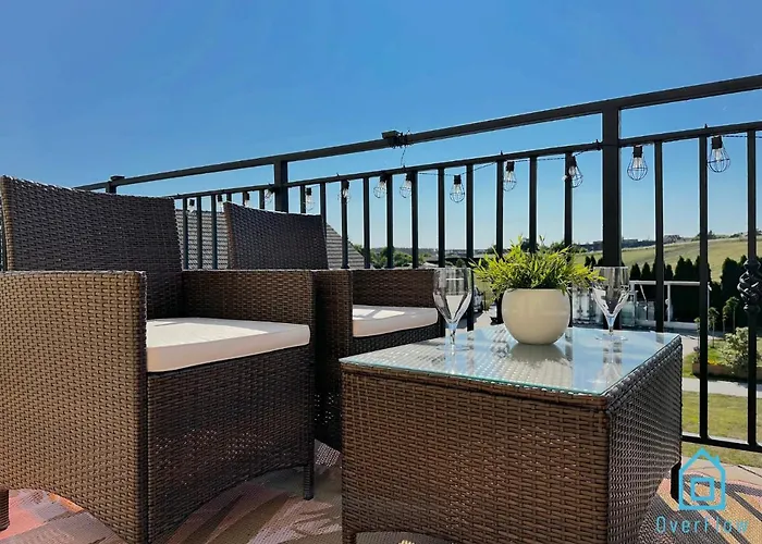 Gdynia Apartment- Tranquil Retreat, 15 Minutes To The Sea & Gdansk Center 公寓 *