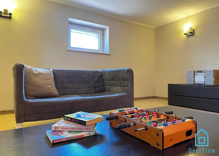 Gdynia Apartment- Tranquil Retreat, 15 Minutes To The Sea & Gdansk Center *